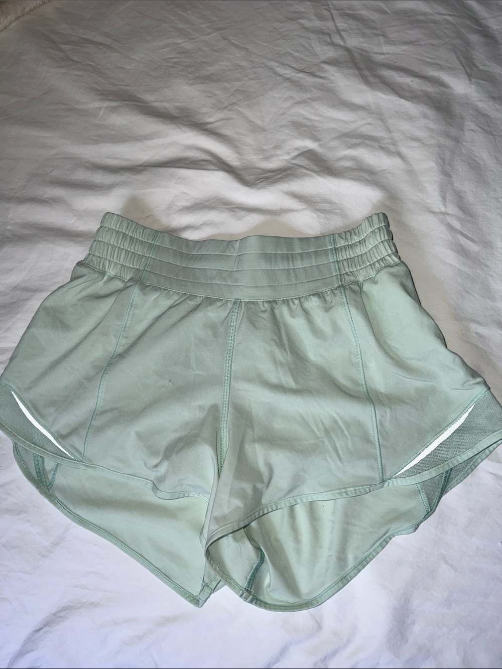 Lululemon Hotty Hot- 2.5” HR Shorts